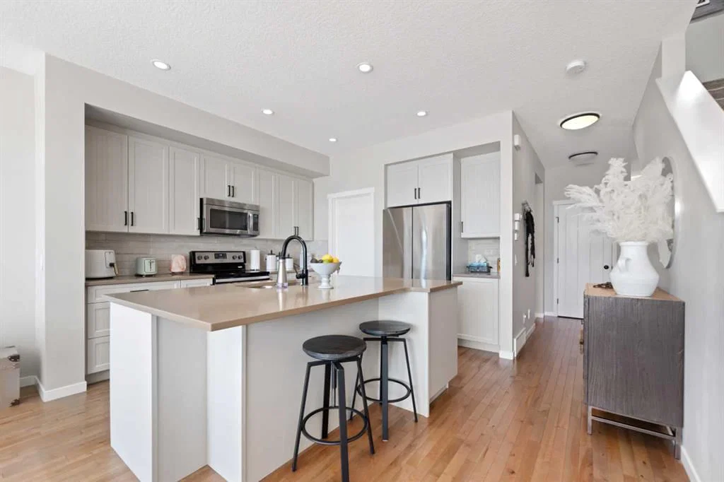 124 Masters Crescent SE, Calgary — photo 5 of 44