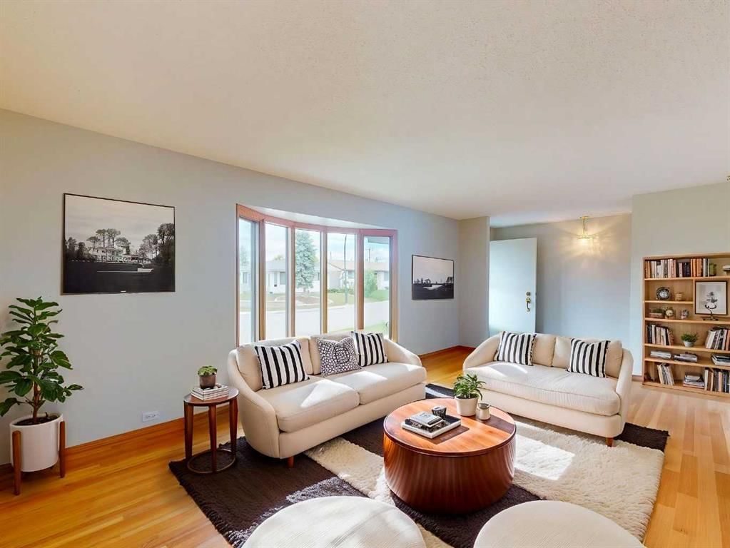 548 Mcintosh Road NE, Calgary — photo 2 of 35