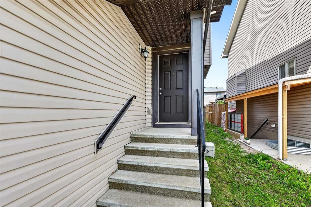 490 New Brighton Drive SE, Calgary — photo 2 of 44