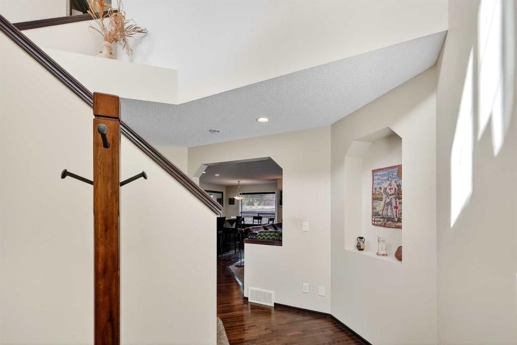 490 New Brighton Drive SE, Calgary — photo 4 of 44
