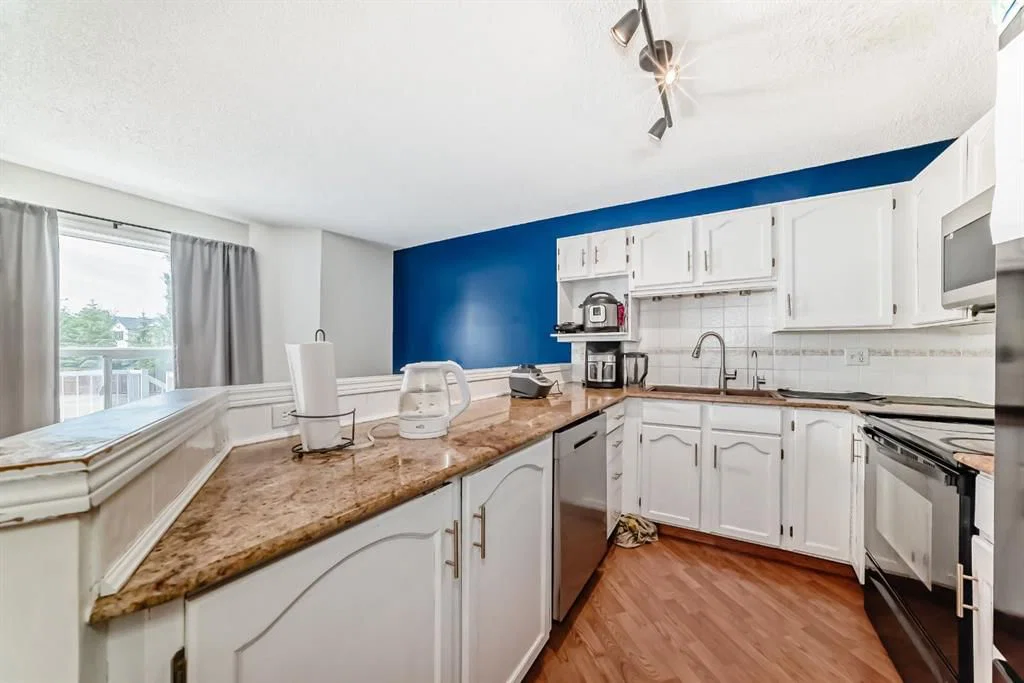 325 Mt Douglas Manor SE, Calgary — photo 5 of 33