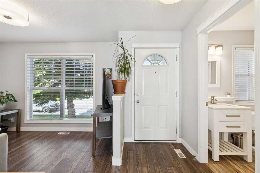 36 West Springs Way SW, Calgary — photo 3 of 27