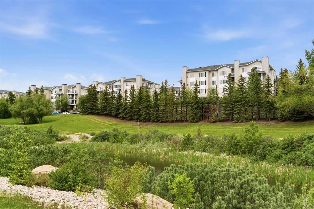 205, 345 Rocky Vista Park NW, Calgary — photo 2 of 40