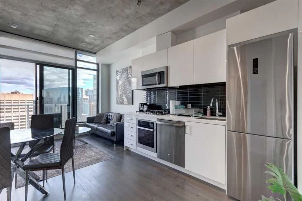 3005, 1010 6 Street SW, Calgary — photo 3 of 33