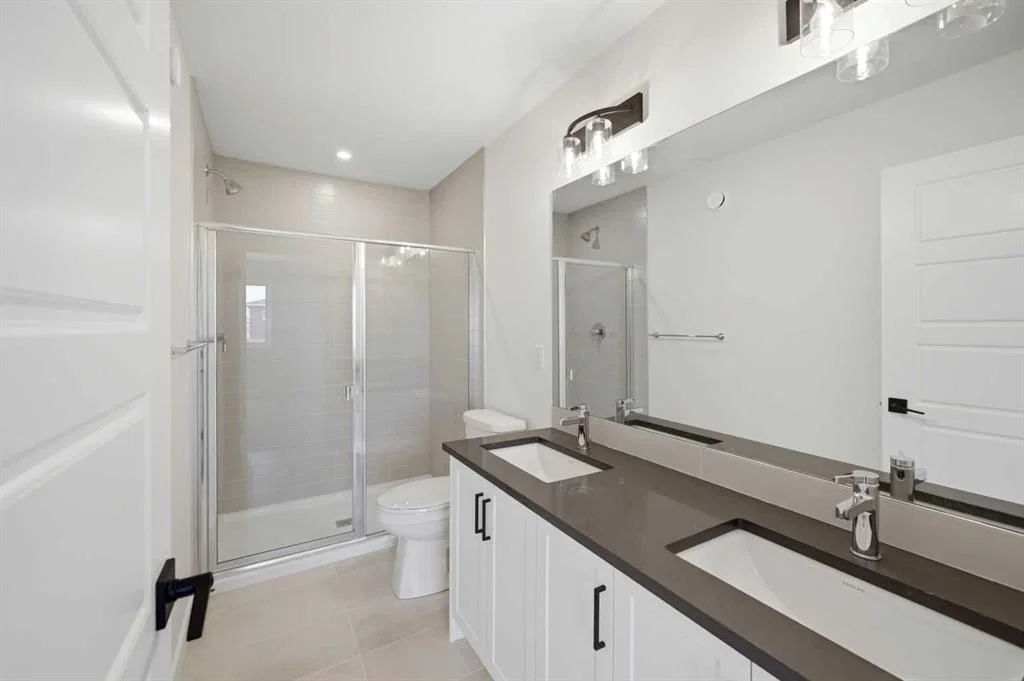 8557 Huxbury Drive, Calgary — photo 2 of 48