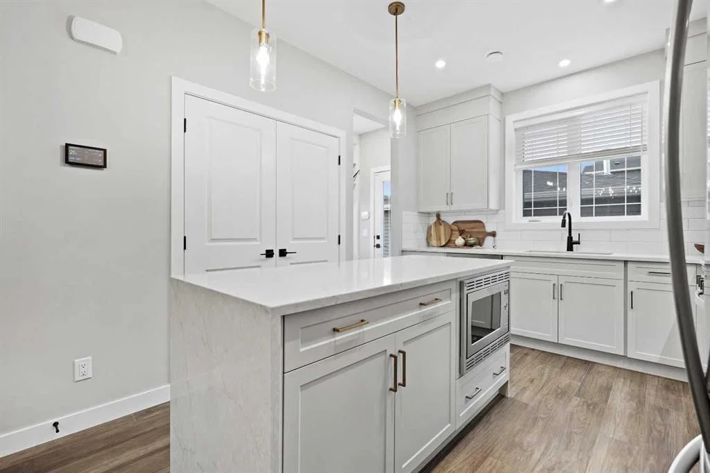 98 Ambleridge Avenue NW, Calgary — photo 4 of 14