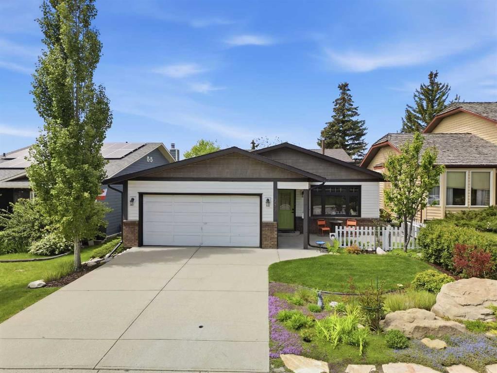 232 Hawkcliff Way NW, Calgary — photo 3 of 48
