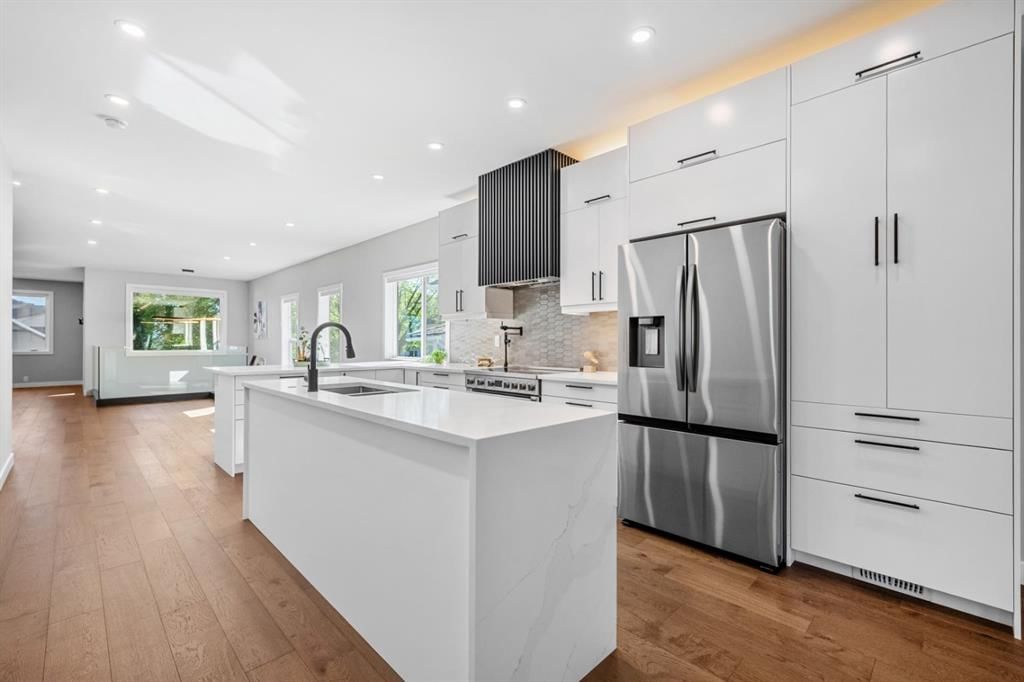 3223 Signal Hill Drive SW, Calgary — photo 4 of 50