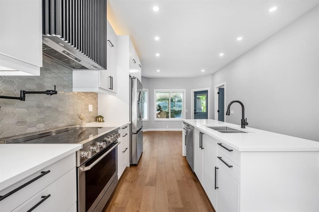 3223 Signal Hill Drive SW, Calgary — photo 5 of 50