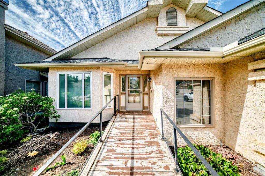227 Hawkside Mews NW, Calgary — photo 2 of 47