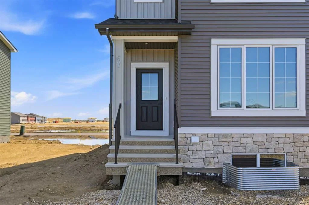 67 Huxland Road, Calgary — photo 3 of 43