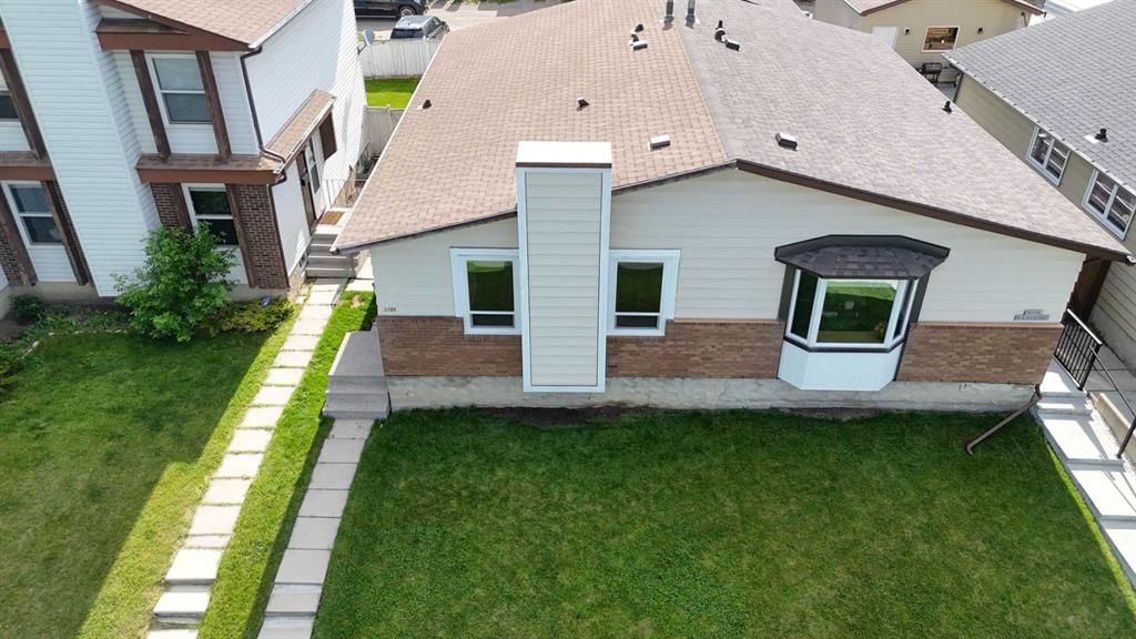3206 51 Street SW, Calgary — photo 3 of 22