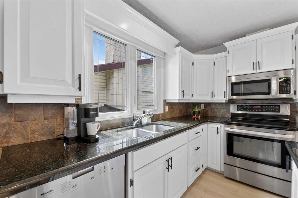 240 Canniff Place SW, Calgary — photo 3 of 48