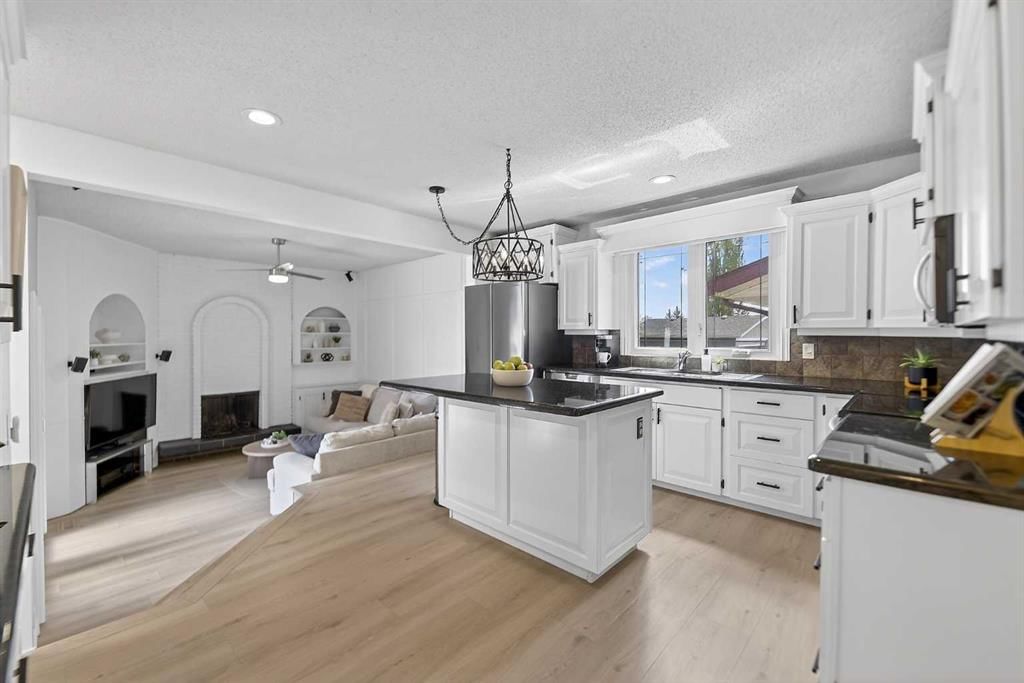 240 Canniff Place SW, Calgary — photo 5 of 48