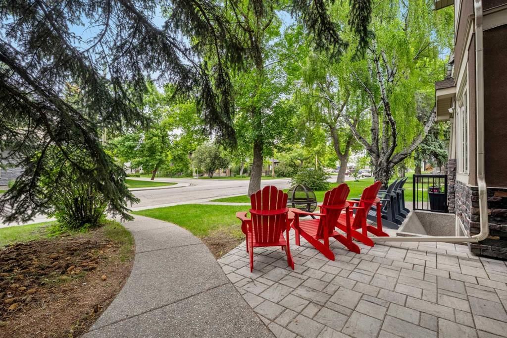 529 30 Avenue NW, Calgary — photo 3 of 46