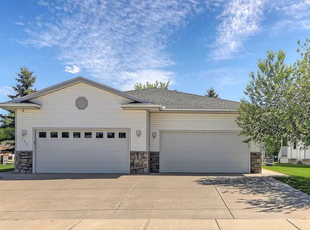 104 Riverside Place NW, High River — photo 2 of 39