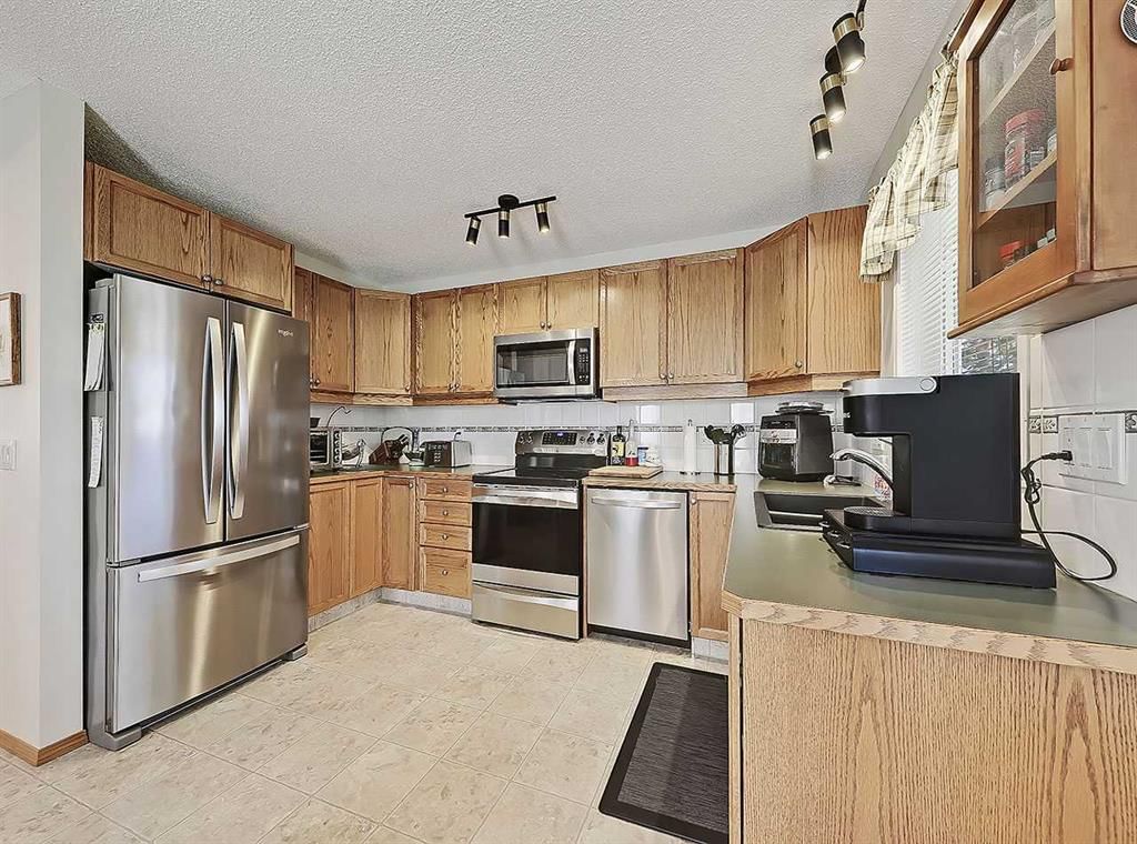 104 Riverside Place NW, High River — photo 5 of 39
