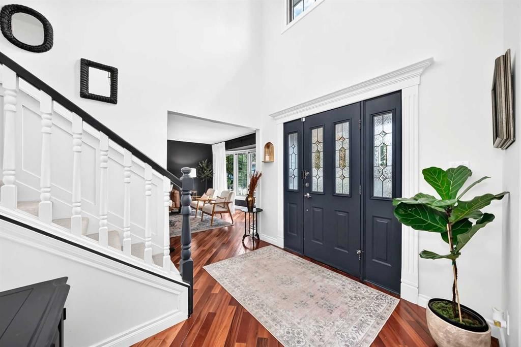 28 Woodmont Place SW, Calgary — photo 2 of 30