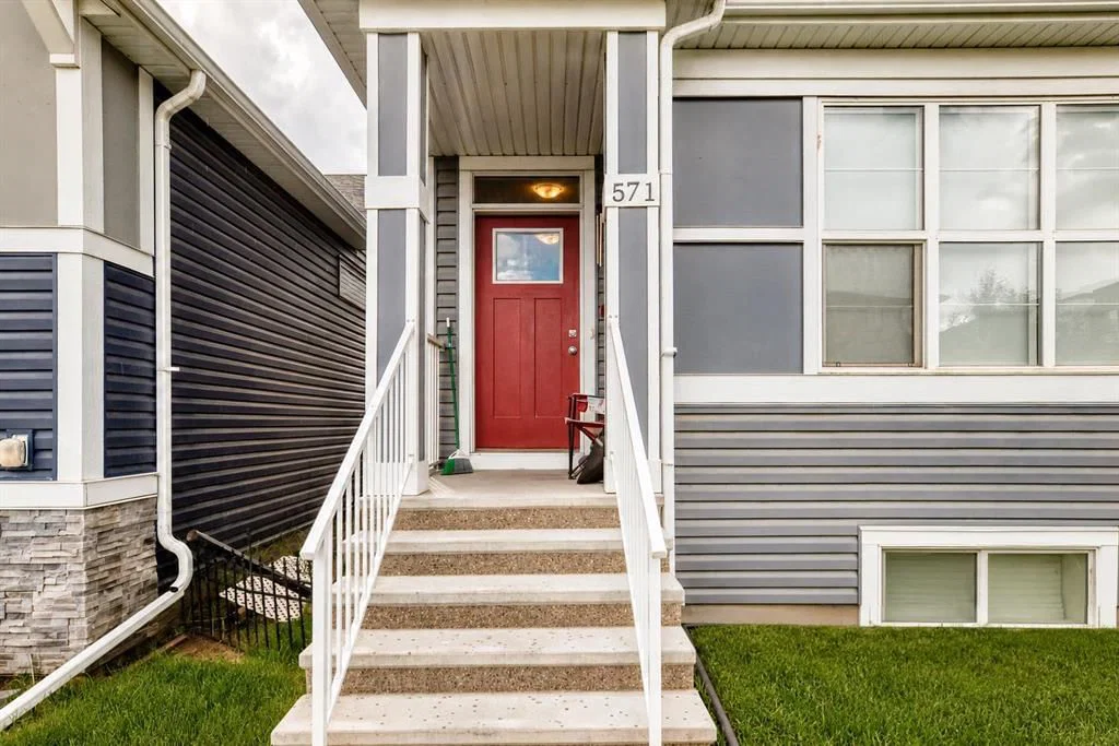 571 Seton Circle SE, Calgary — photo 4 of 50
