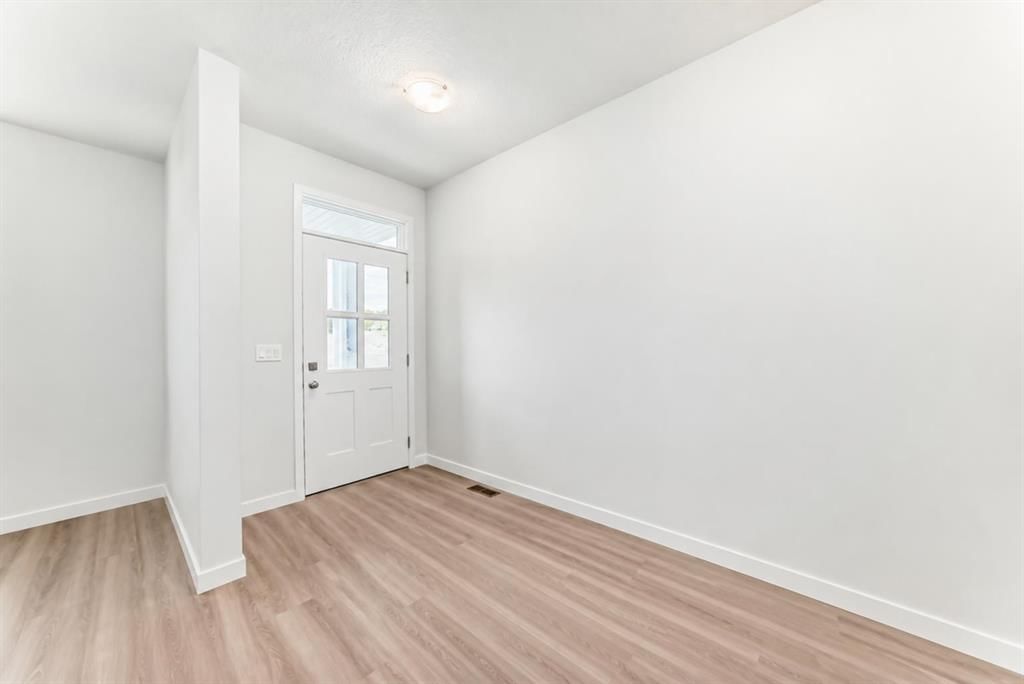 571 Seton Circle SE, Calgary — photo 5 of 50