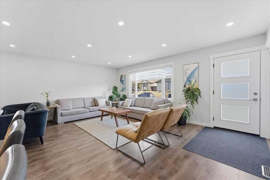 6603 Malvern Road NE, Calgary — photo 4 of 49