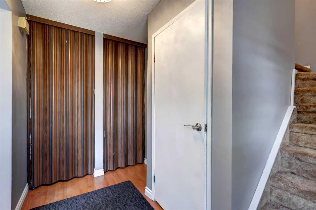 131 Dovertree Place SE, Calgary — photo 3 of 28