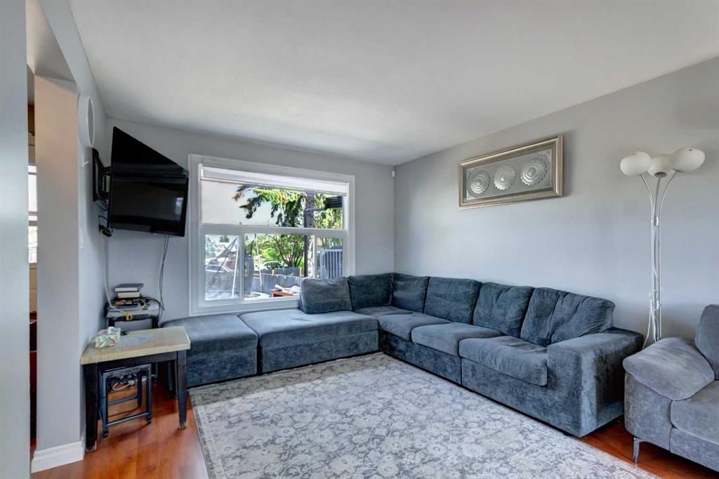 131 Dovertree Place SE, Calgary — photo 4 of 28