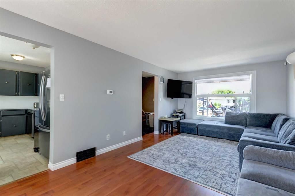 131 Dovertree Place SE, Calgary — photo 5 of 28