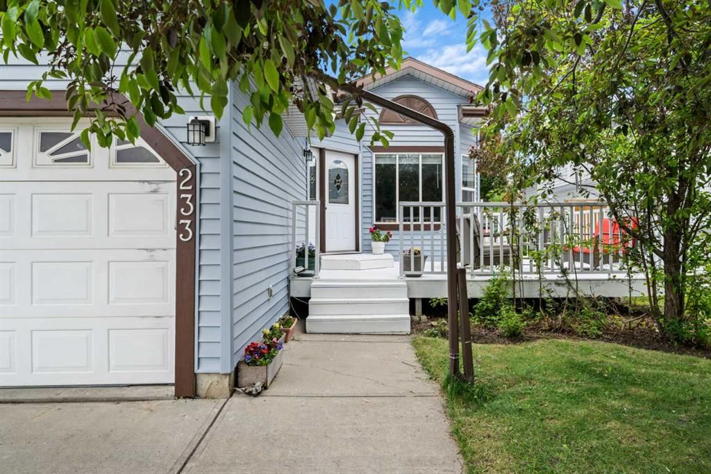 233 Coverdale Road NE, Calgary — photo 2 of 36