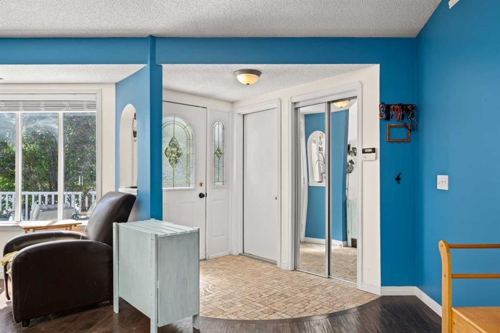 233 Coverdale Road NE, Calgary — photo 4 of 36