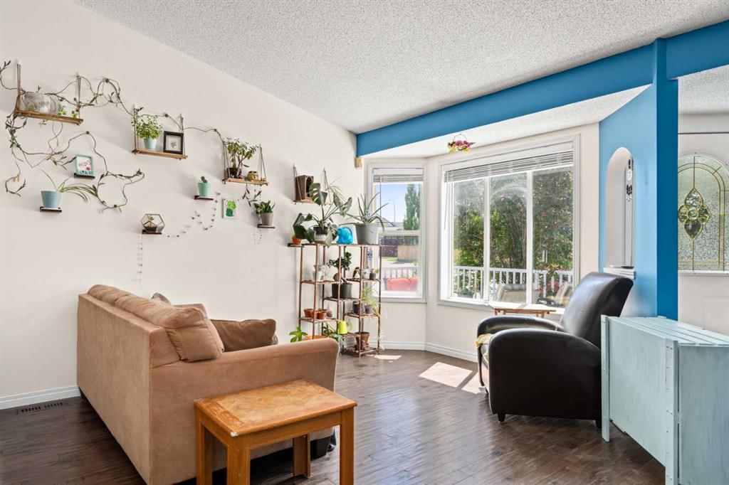 233 Coverdale Road NE, Calgary — photo 5 of 36