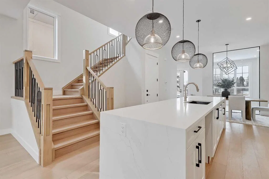 2023 26 Avenue SW, Calgary — photo 5 of 48