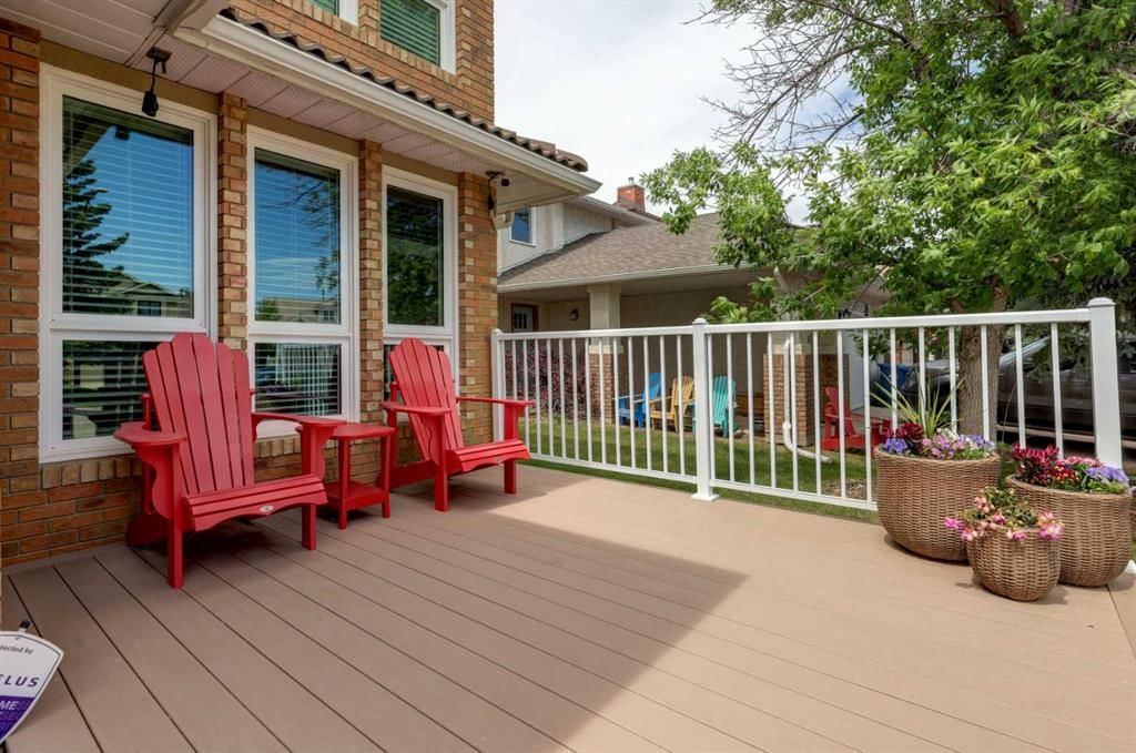 40 Signal Ridge Court SW, Calgary — photo 2 of 47
