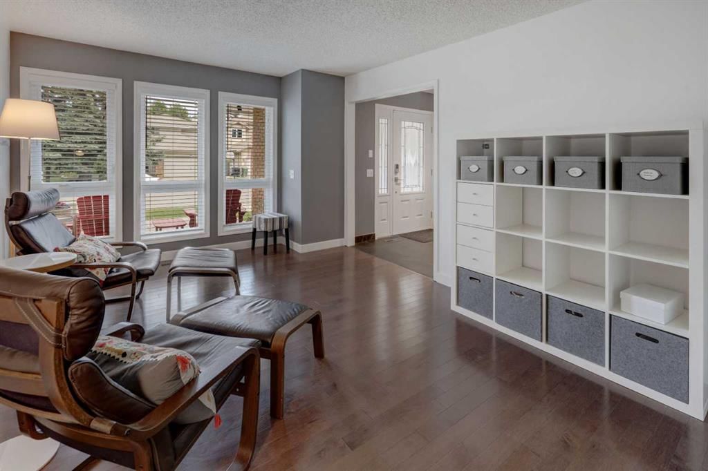 40 Signal Ridge Court SW, Calgary — photo 3 of 47