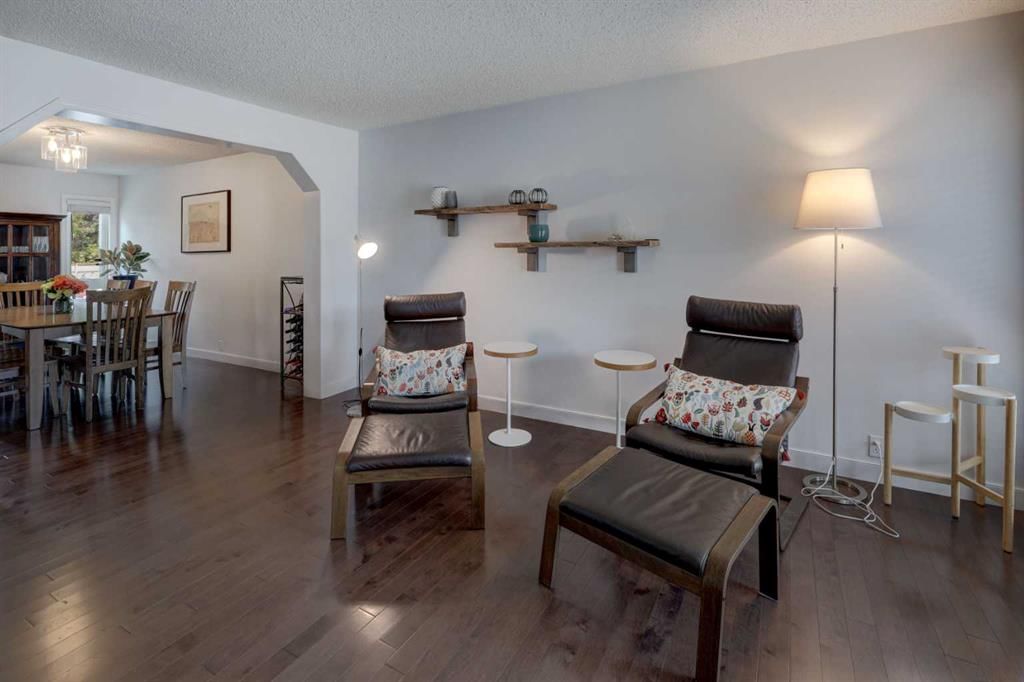 40 Signal Ridge Court SW, Calgary — photo 5 of 47
