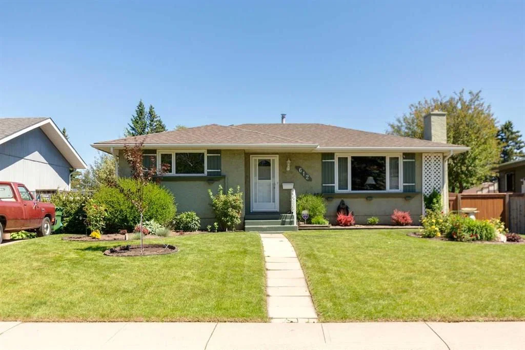 612 Cantrell Place SW, Calgary — photo 3 of 43