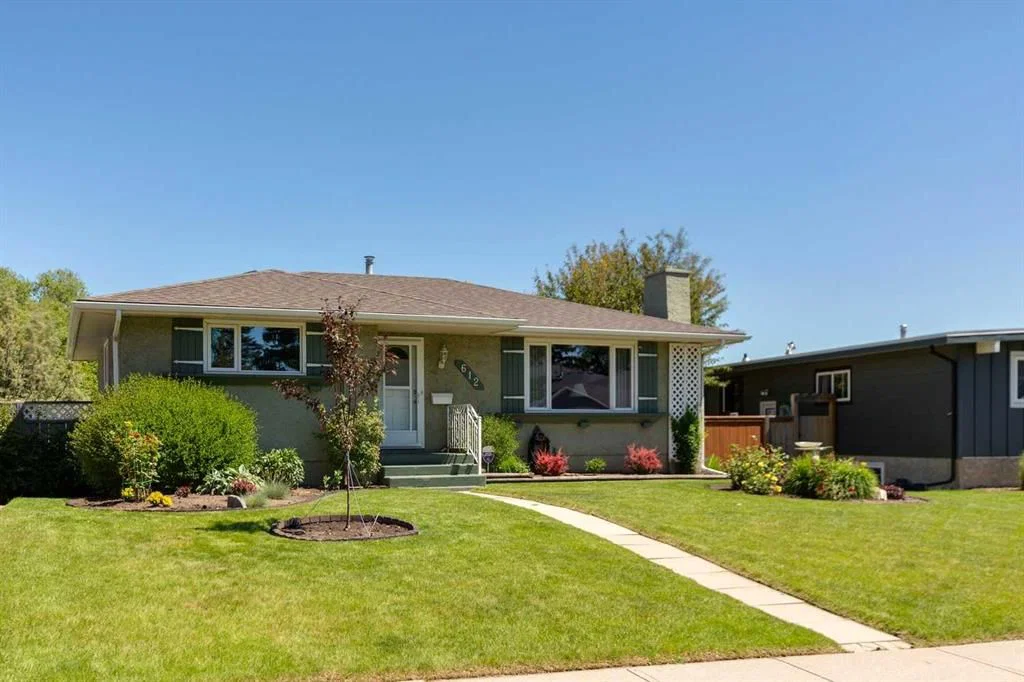 612 Cantrell Place SW, Calgary — photo 4 of 43