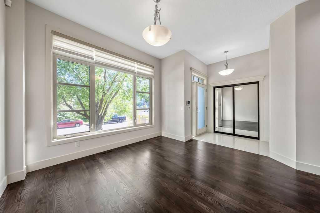 1136 17 Avenue NW, Calgary — photo 3 of 46