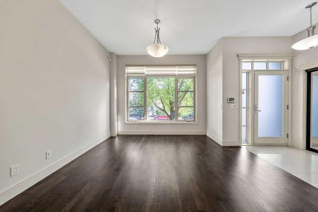 1136 17 Avenue NW, Calgary — photo 4 of 46
