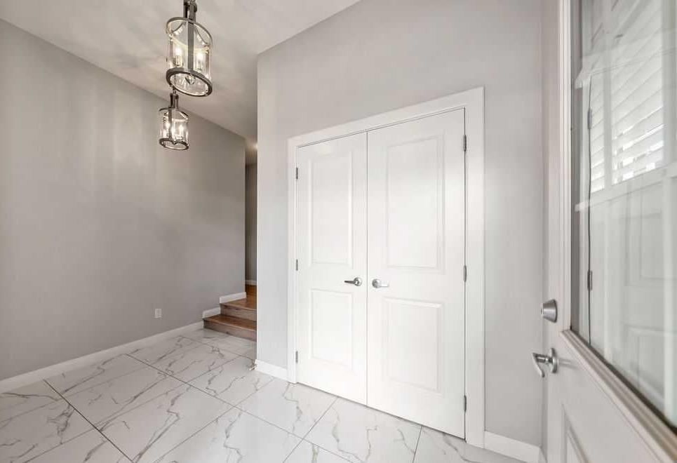 435 Evansglen Drive NW, Calgary — photo 5 of 44