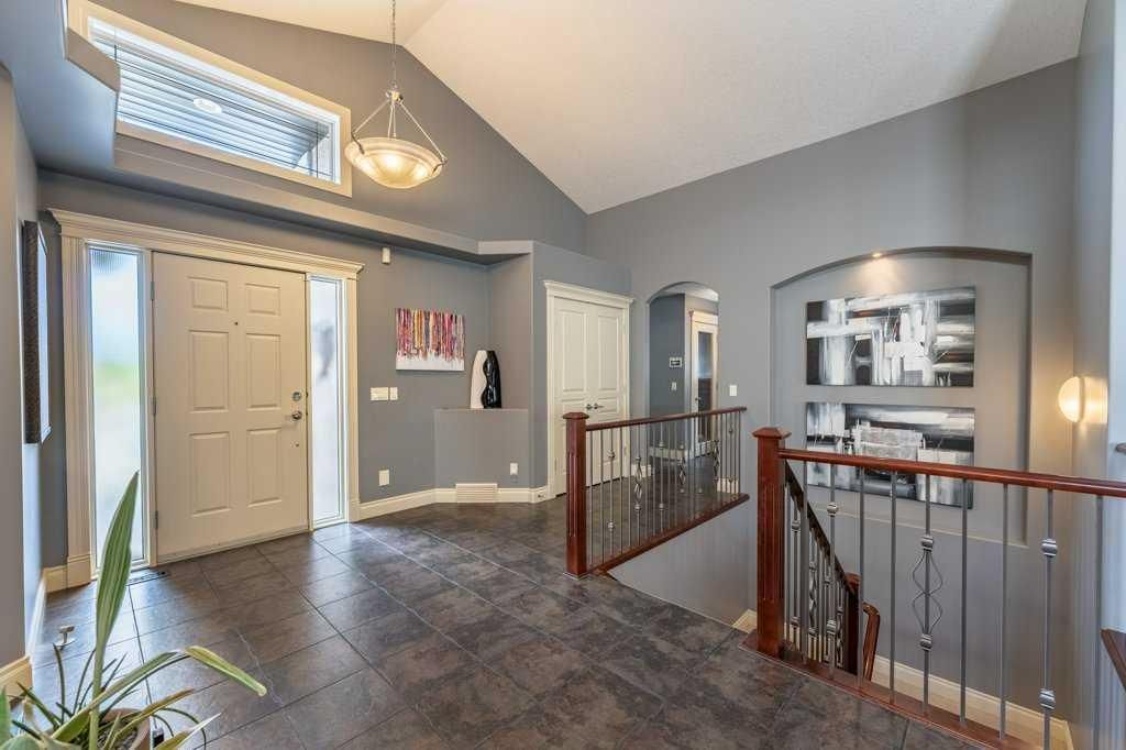 123 Valley Creek Road NW, Calgary — photo 5 of 43