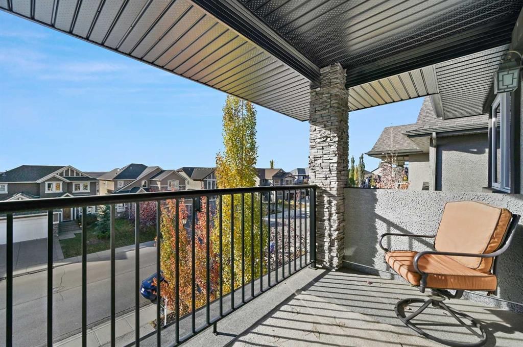 129 Springbluff Boulevard SW, Calgary — photo 3 of 43