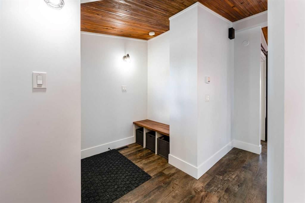 2023 8 Avenue NE, Calgary — photo 4 of 48