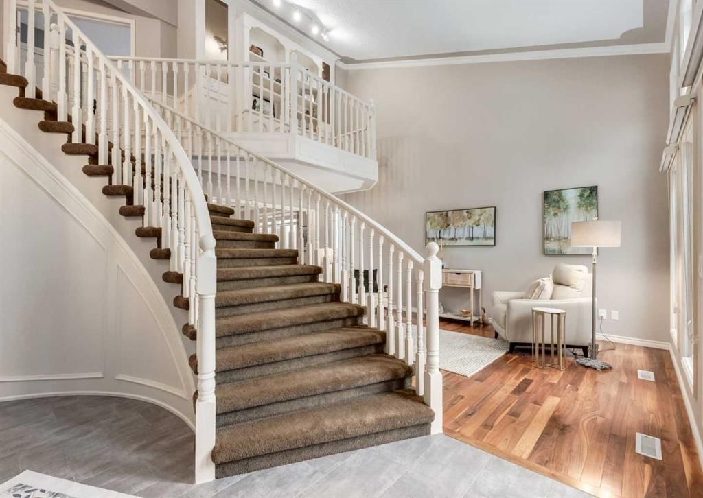 40 Edgemont Court NW, Calgary — photo 4 of 50