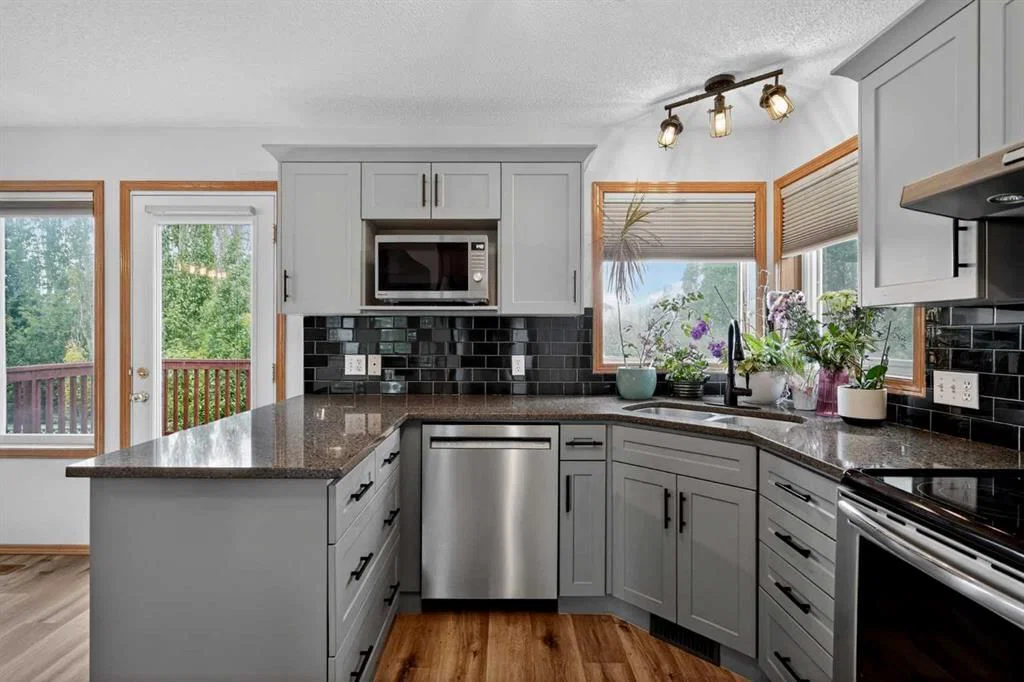 84 Hidden Spring Close NW, Calgary — photo 4 of 43