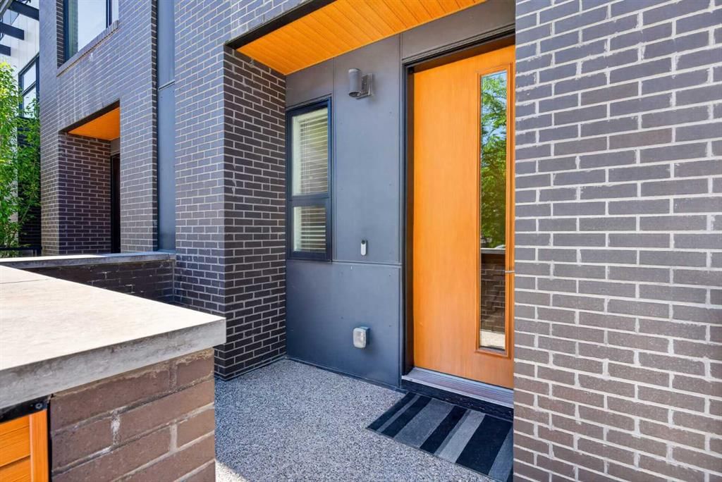 833 77 Street SW, Calgary — photo 2 of 47