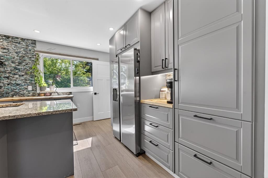 10020 Oakfield Drive SW, Calgary — photo 5 of 48