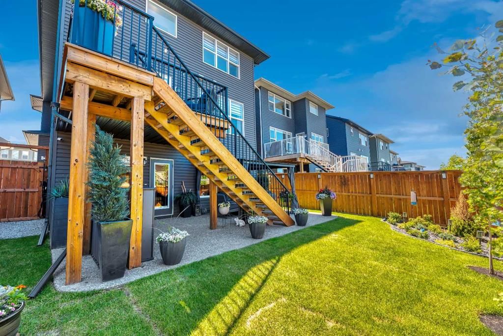 19 Crestbrook Link SW, Calgary — photo 4 of 50