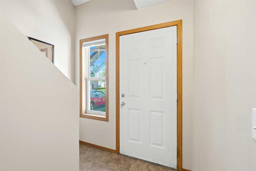 96 Eversyde Court SW, Calgary — photo 3 of 25