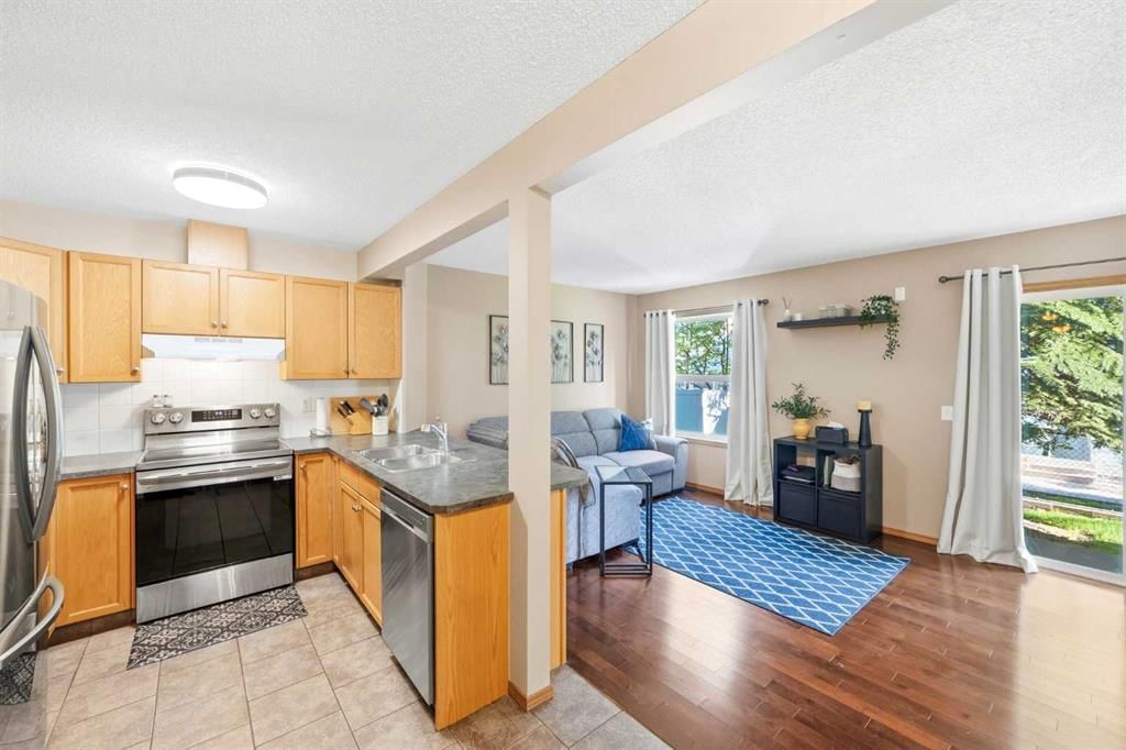 96 Eversyde Court SW, Calgary — photo 5 of 25